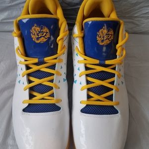 🦋 EUC RARE..JORDAN CP3.V SIZE 14